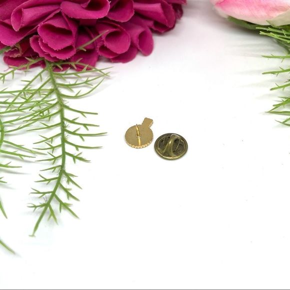 VINTAGE⚜️Geometric Golden Little Tack Pin - Picture 4 of 6
